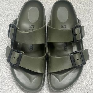 Birkenstock Womens Arizona Essentials Slide Sandal - Khaki